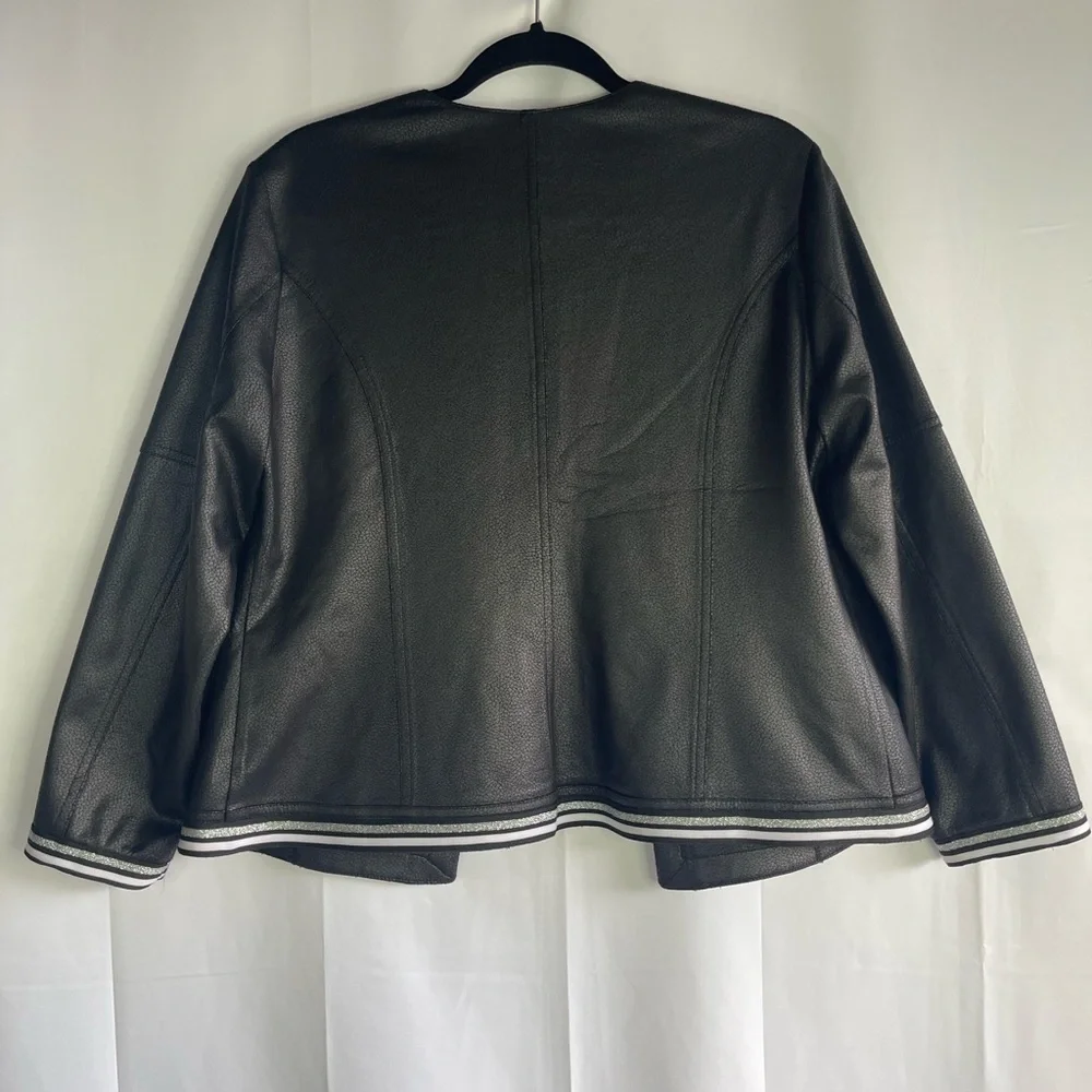 Pure amici Elegant Black Blazer with White Accents - Picture 4 of 5